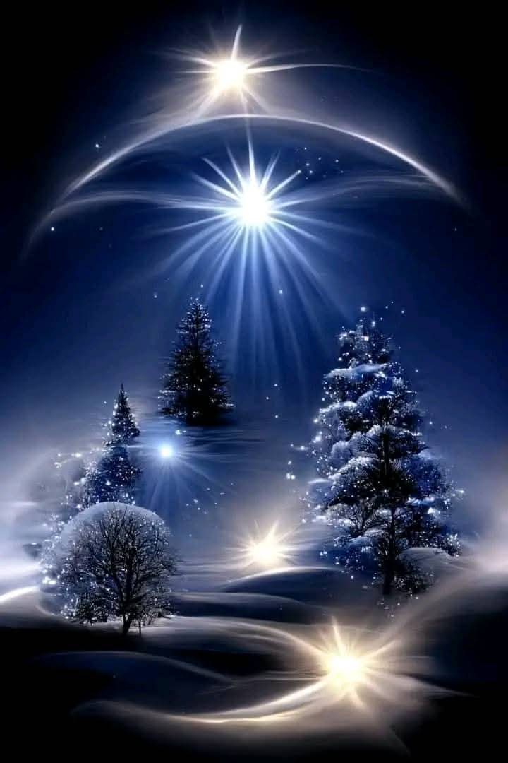 .
ПОЗВОЛЬ СЕБЕ...
     УВИДЕТЬ И ПОЧУВСТВОВАТЬ...
                   ОСТАНОВИТЬСЯ...
                                 ВОСХИТИТЬСЯ...
И пусть с рассветом улыбнутся небеса,
Увидев нас не обозлённых, а счастливых.
Сегодня миру не хватает душ красивых,
И у людей не улыбаются глаза.💞