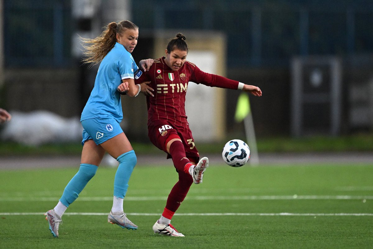 Elena Linari (@elenalinari) on Twitter photo 🔥👊🏻💛❤️
Vittoria all’ultimo minuto, ma fortemente voluta da tutte.
Ora testa all’ultima di Champions in casa martedì.
#NapoliRoma 1-2 #forzaroma <a href="/ASRomaWomen/">AS Roma Women</a> 🔥👊🏻💛❤️
Vittoria all’ultimo minuto, ma fortemente voluta da tutte.
Ora testa all’ultima di Champions in casa martedì.
#NapoliRoma 1-2 #forzaroma <a href="/ASRomaWomen/">AS Roma Women</a>