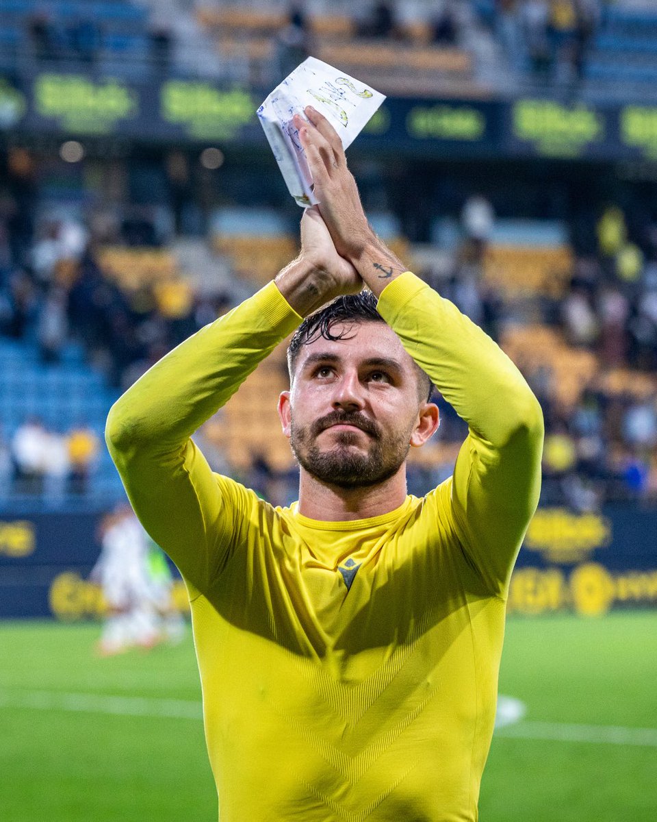ChustVictor's tweet photo. Vamos!! Importante victoria en casa para seguir avanzando 💛🥊 Gracias por el apoyo, cadistas! 👏🏼 https://t.co/yxqil1biEO