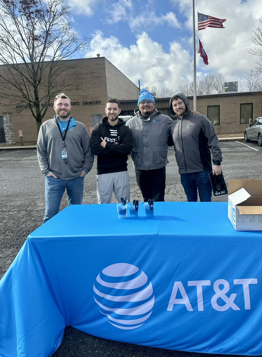 Chilly day partnering up with Rogers ATTR 🐺🥳 <a href="/RogersTeam72/">Rogers Team 🥳</a> @JaredBradleyATT <a href="/NWALOBOS/">NWA LOBOS IHX 🐺</a> #winningasone #ATTFIBER #KAMO #WINMOORE <a href="/WesleyKyleNeal/">Wesley Kyle Neal 🌵</a>