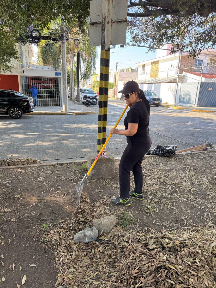 pris_spah's tweet photo. ✨ Sábados de correspondencia ✨

Hoy fue un día especial junto a nuestra presidenta @VeroDelgadilloG. Nos unimos para limpiar las calles de Guadalajara, mostrando que cuando trabajamos juntos, podemos transformar nuestra ciudad. 💪🌱 https://t.co/5iXxcfu6jT