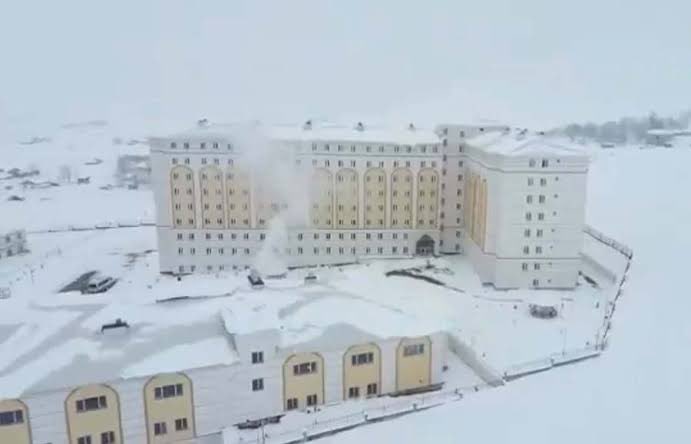 Rojda Altintaş (@rojdaaltintas) on Twitter photo Muş Sultan Alparslan KYK Kız Yurdu’nda doğalgaz arızası nedeniyle öğrenciler -11°C’de soğukta kaldıklarını belirtiyor. Kazan dairesi arızalı denilmiş, ancak sorun hâlâ çözülememiş. Öğrenciler seslerini duyurmaya çalışıyor.
İlgilenir misiniz <a href="/gencliksporbak/">Gençlik ve Spor Bakanlığı 🇹🇷</a> <a href="/GSB_Mus/">Muş Gençlik ve Spor İl Müdürlüğü</a> Muş Sultan Alparslan KYK Kız Yurdu’nda doğalgaz arızası nedeniyle öğrenciler -11°C’de soğukta kaldıklarını belirtiyor. Kazan dairesi arızalı denilmiş, ancak sorun hâlâ çözülememiş. Öğrenciler seslerini duyurmaya çalışıyor.
İlgilenir misiniz <a href="/gencliksporbak/">Gençlik ve Spor Bakanlığı 🇹🇷</a> <a href="/GSB_Mus/">Muş Gençlik ve Spor İl Müdürlüğü</a>