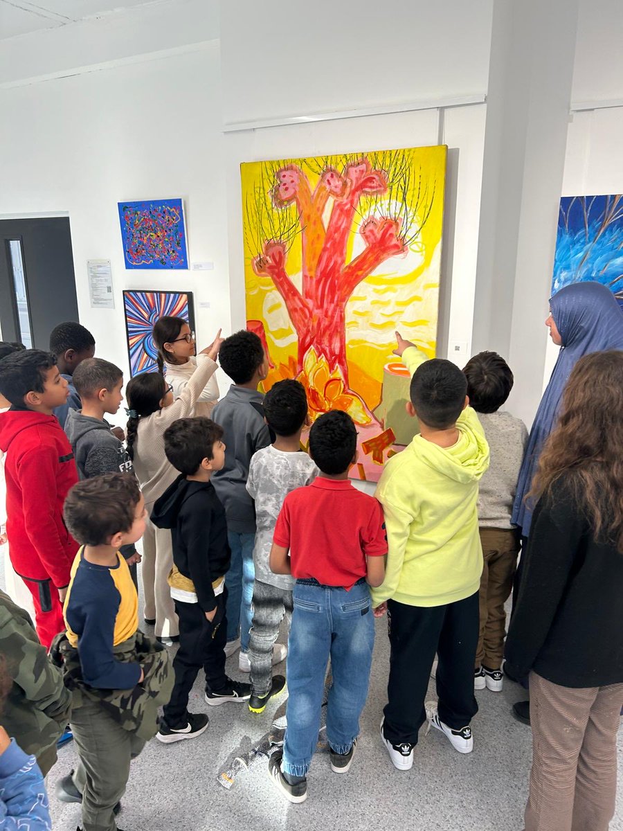 Dalgarnoschool's tweet photo. Today 30 children from Dalgarno Supplementary school had a special workshop with the Portobello Group of Artists taking inspiration from the beautiful artworks surrounding them it was A fantastic opportunity for our young people and an amazing space for our community! https://t.co/W43nn8WRSp