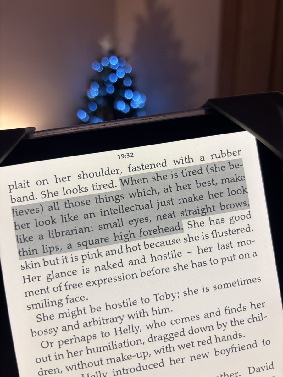 exCUSE me…?! 🫠
(Accidents in the Home, Tessa Hadley)
