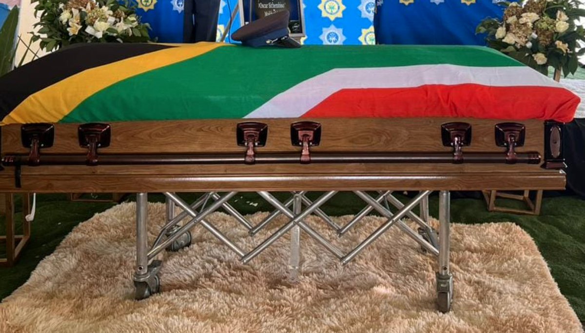 _ArriveAlive's tweet photo. Two members of the South African Police Services and a female have been shot dead at a funeral in the Cliffdale area https://t.co/vI1D9LOH7z
#ArriveAlive #FatalShooting #PoliceOfficer #Funeral #EnsureSecurity https://t.co/mBOJIl9Nu1