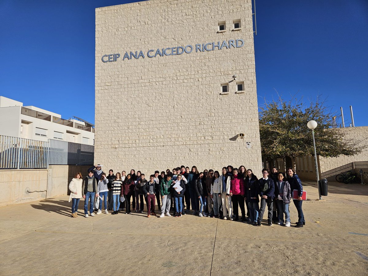 CEIP_AnaCaicedo's tweet image. 📚CUÉNTAME UN CUENTO📚

Esta semana los alumnos del @iesramonarcas han desarrollado una actividad con nuestro alumnado sobre cuentos populares dentro de su programa de ABP.

¡Gracias por contar con nosotr@s!

#CEIPAnaCaicedo
#ABP  
#QueNoTeLoCuenten