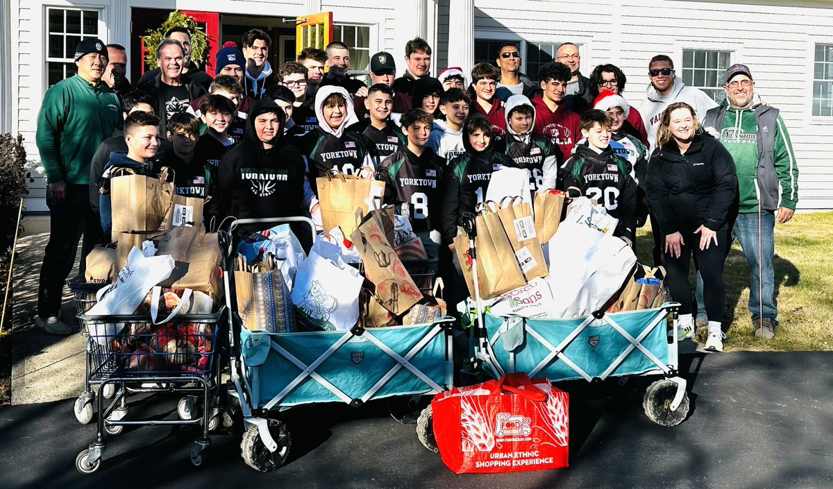 Nothing better than #FAMILY coming #TOGETHER for the holidays! Thank you to my FOOTBALL FAMILIES for your amazing generosity!!! #2024FoodDrive  #TOGETHER #FAMILY