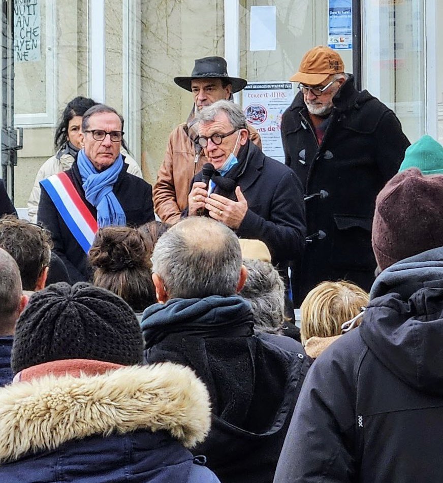Yannick FAVENNEC (@yfavennec) on Twitter photo Avec <a href="/JpLeScornet/">JP Le Scornet</a>, nous avons ce matin à travers les rues de #Mayenne, accompagné les #bénévoles des #associations de notre territoire impactées par les annonces #budgétaires du Conseil régional <a href="/paysdelaloire/">Pays de la Loire</a>. Nous nous posons en médiateurs pour faire entendre leur voix. Avec <a href="/JpLeScornet/">JP Le Scornet</a>, nous avons ce matin à travers les rues de #Mayenne, accompagné les #bénévoles des #associations de notre territoire impactées par les annonces #budgétaires du Conseil régional <a href="/paysdelaloire/">Pays de la Loire</a>. Nous nous posons en médiateurs pour faire entendre leur voix.