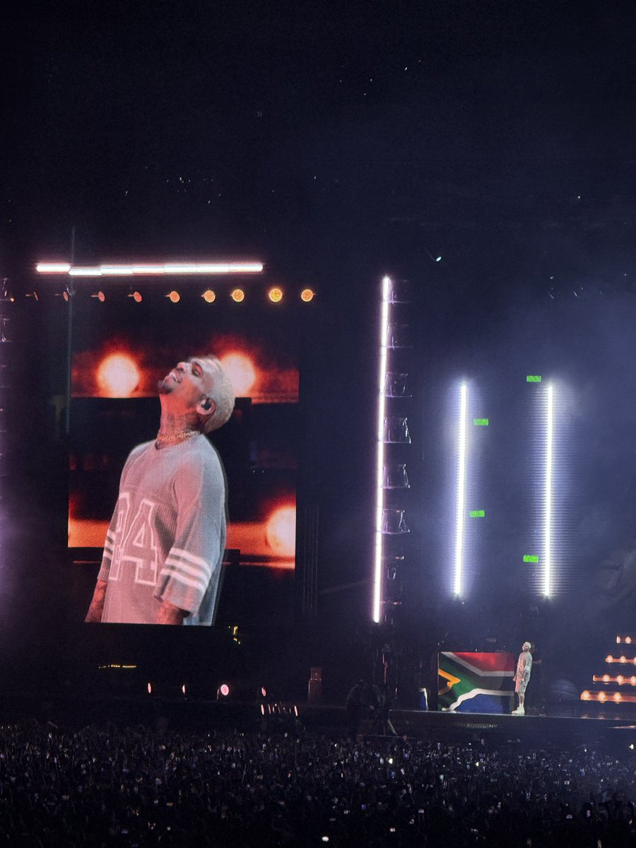 Gift_Makoti_'s tweet image. Ladies and Gentlemen, Chris Brown in SOUTHA!!!🇿🇦🇿🇦🇿🇦🕺🕺🕺!!