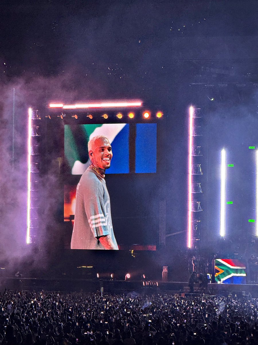 Gift_Makoti_'s tweet image. Ladies and Gentlemen, Chris Brown in SOUTHA!!!🇿🇦🇿🇦🇿🇦🕺🕺🕺!!