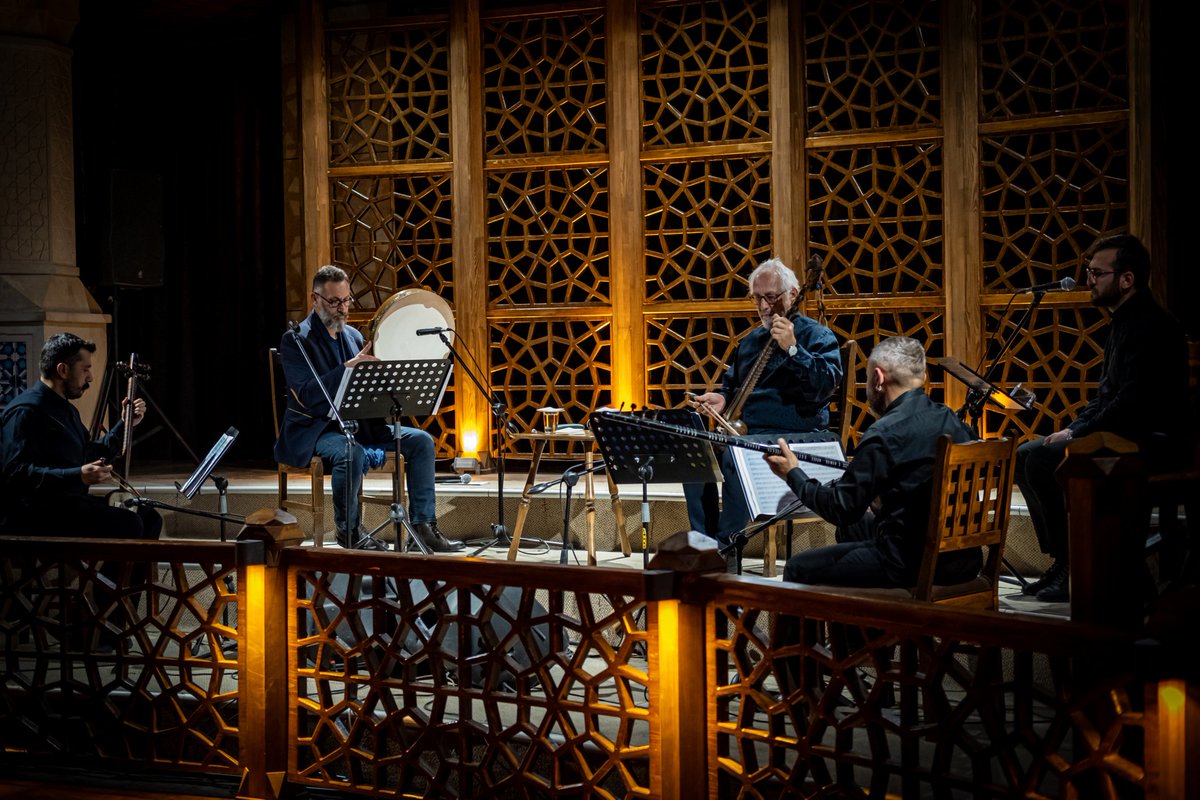 irfanmedeniyeti's tweet photo. Sanat Yönetmeni Ali Şems Aksu'nun moderatörlüğünde, Rebâbi Mehmet Refik Kaya ile ''Kadim Başkentte Kadim Sanatçı, Rebâbla Zamansız Bir Yolculuk'' Konseri Şeb-i Arûs etkinlikleri kapsamında İRFA'da icra edildi. 
 
#ŞebiArus 
#HzMevlana
#Konya 
#Rebab 
#Konser 
@konyabuyuksehir https://t.co/tb4TZwMPFk