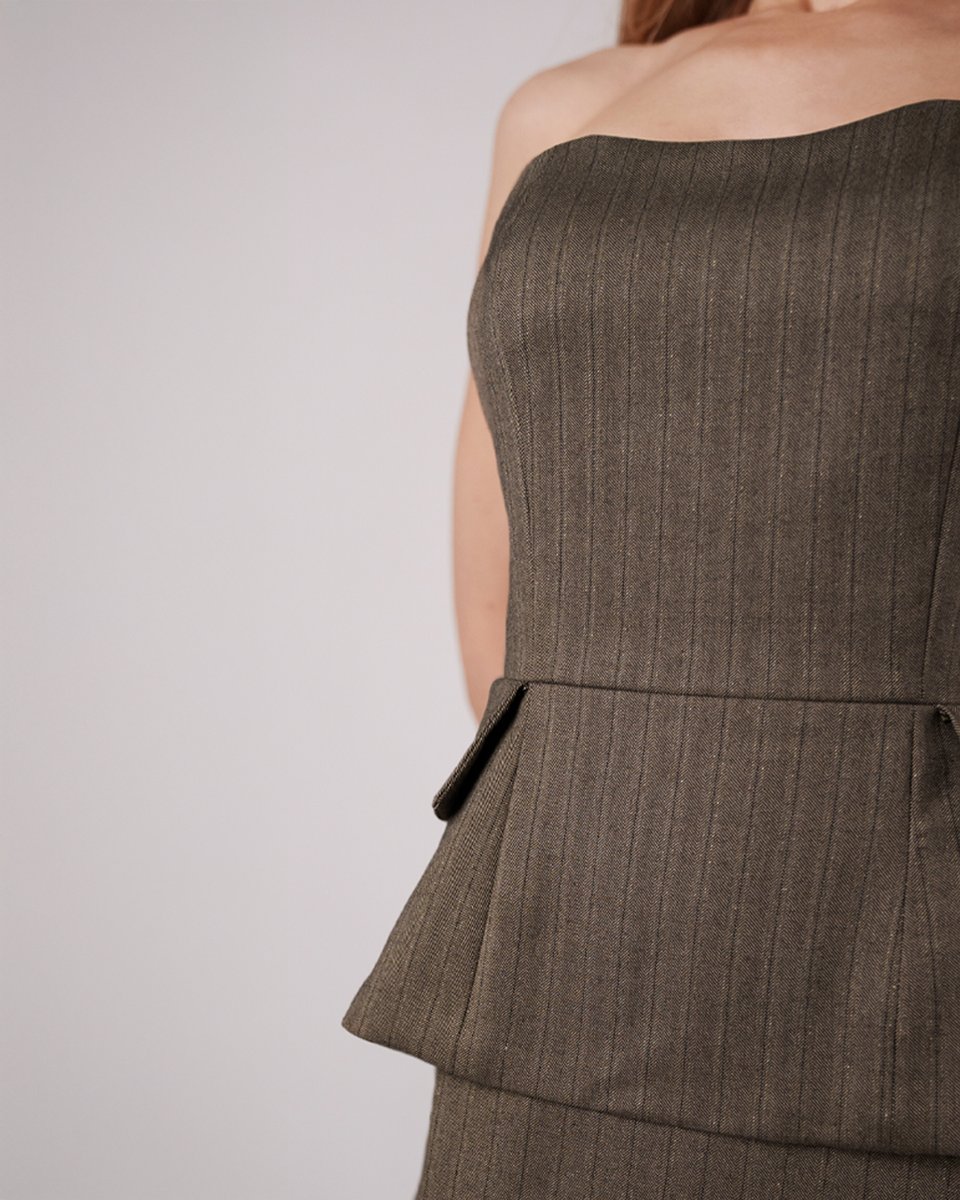Mood_Fabrics's tweet image. Elevate your business and evening wear with The Ela Peplum Top and Ava Mini Skirt Free Sewing Patterns!

Where to wear it?
💼 To the office
🍸 Cocktail parties
✨ Special events

#FreeSewingPattern #MoodElaPattern #MoodAvaPattern #SewingPattern #MadeWithMood #MoodFabrics
