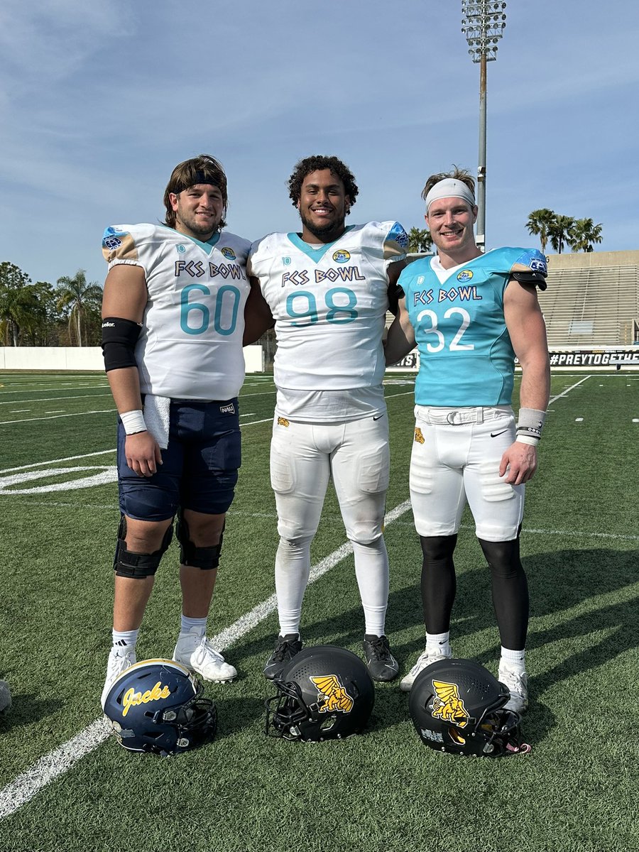 brandon33j's tweet photo. Had a great time at the @FCSBOWL x @TropicalBowlUSA . Thanks for the opportunity! Game stats: 3 tot, 2 QB pressures, 1 Int https://t.co/QMkrwcHfXP