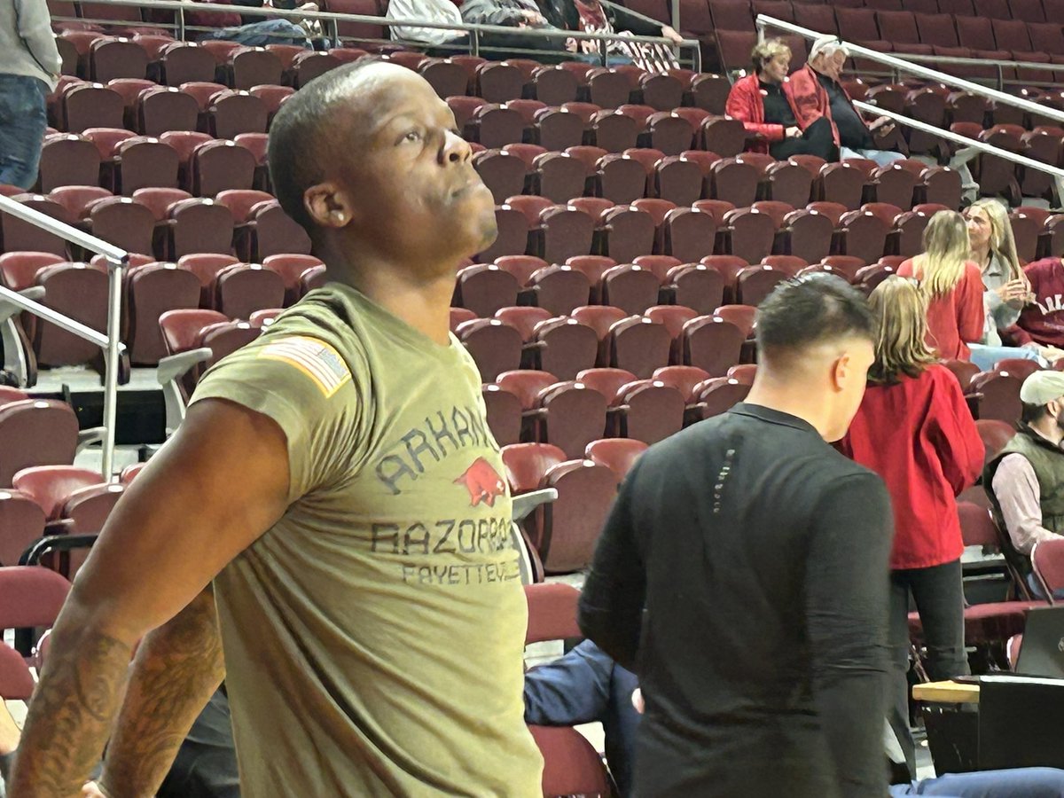 KATVBeth's tweet image. Hogs have arrived !!!