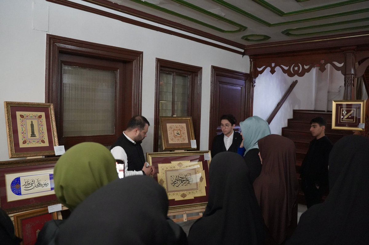 "Tezhip, sabır ve zarafetin birleştiği bir sanattır."✨

<a href="/tugvaarnavutkoy/">TÜGVA Arnavutköy</a> Hünerhane Projesi kapsamında düzenlenen Tezhip Kursu Sergisi'nin açılışını gerçekleştirdik. Birbirinden zarif eserlerin bulunduğu bu sergiye herkesi beklerim!

📍TÜGVA İstanbul İl Temsilciliği