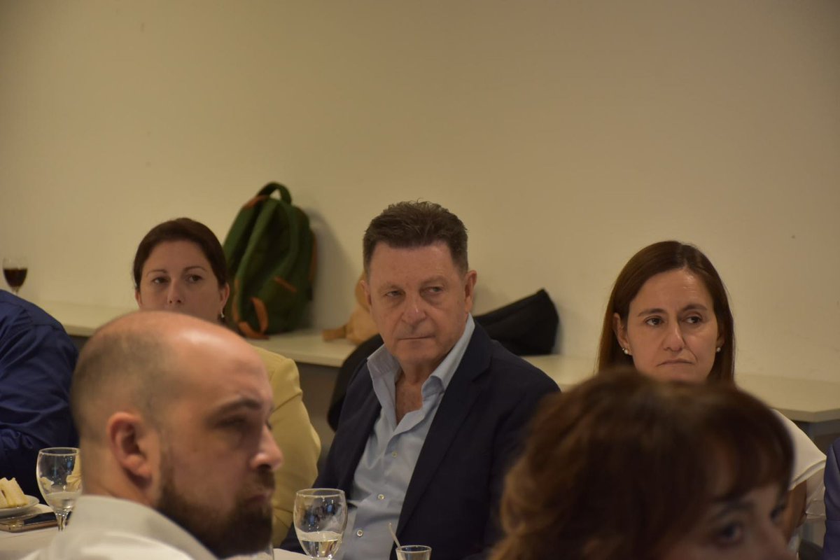 FEmpresarioCba's tweet photo. ¡Gracias a todos los presentes por su compromiso! Y un especial agradecimiento a @VIgoillo presidente de
@coninagrocba por recibirnos en su sede para finalizar nuestro año. https://t.co/tV30hpFcS4