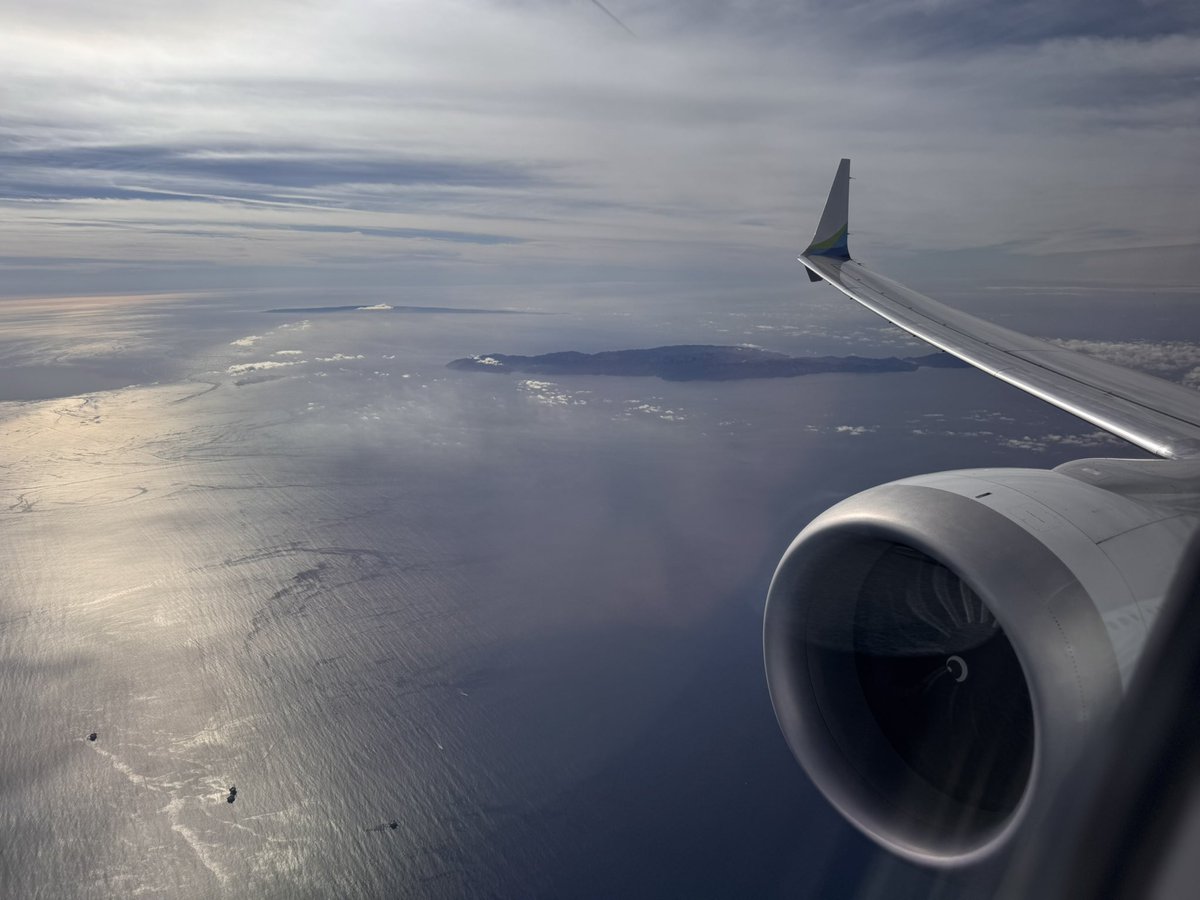 indiansocrates's tweet photo. @AlaskaAir Beautiful day over #Pacific https://t.co/PLYUBZ3aoz