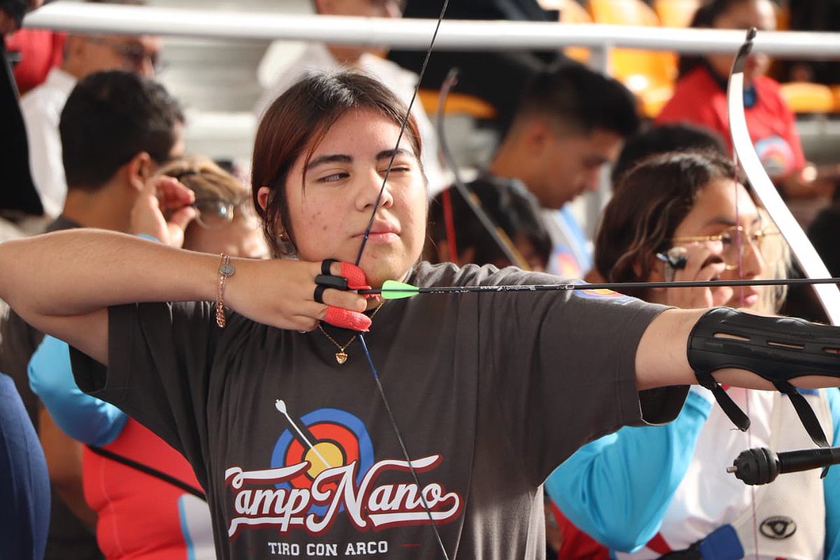 DeporteCDMX's tweet image. 🏹 ¡Azcapotzalco hace historia!
Hoy inauguramos el primer recinto techado para #TiroConArco en CDMX, ubicado en el #DeportivoAzcapotzalco. Este espacio, pionero en la capital, fue inaugurado por la Alcaldesa @NancyNunezmx junto con nuestro Director General Javier Peralta.