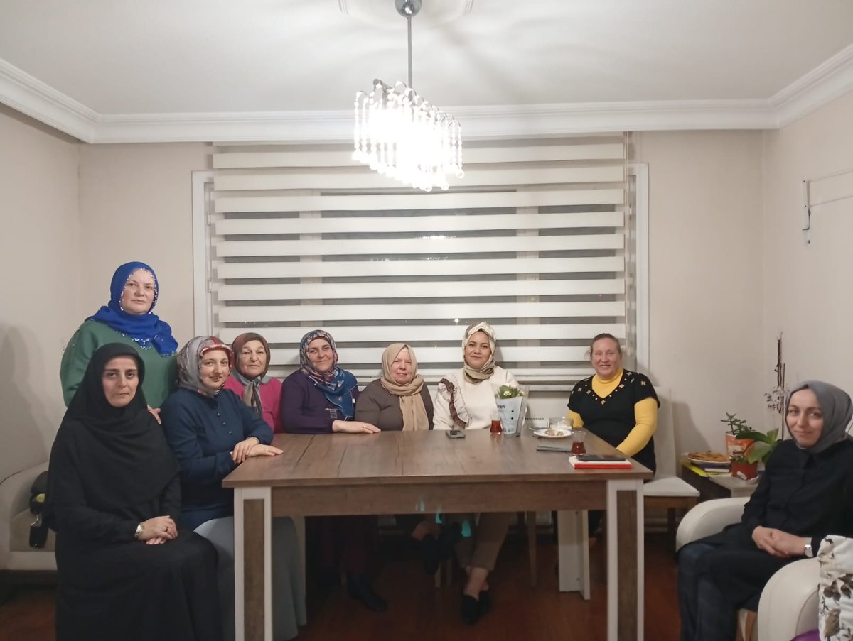 Selma başkanımızın evinde özlem arkadaşımızın doğum gününü kutladık