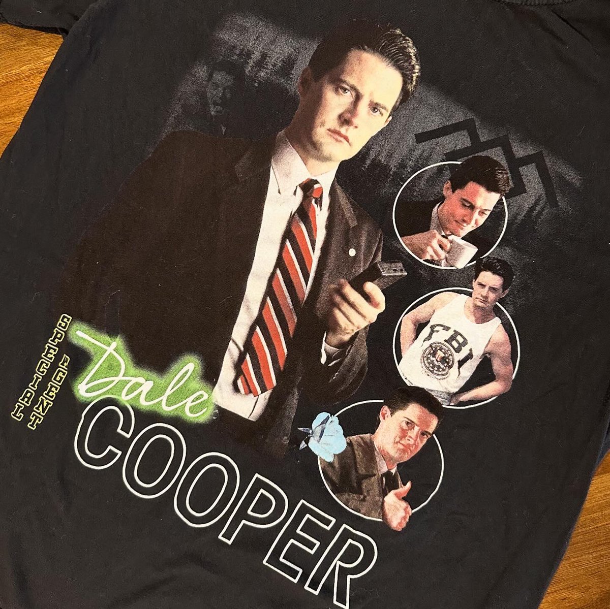 doing a little xmas sale on these Special Agent Dale Cooper shirts. grab one for your fav #TwinPeaks head!! 🌲🦉☕️

nicetimeonline.bigcartel.com