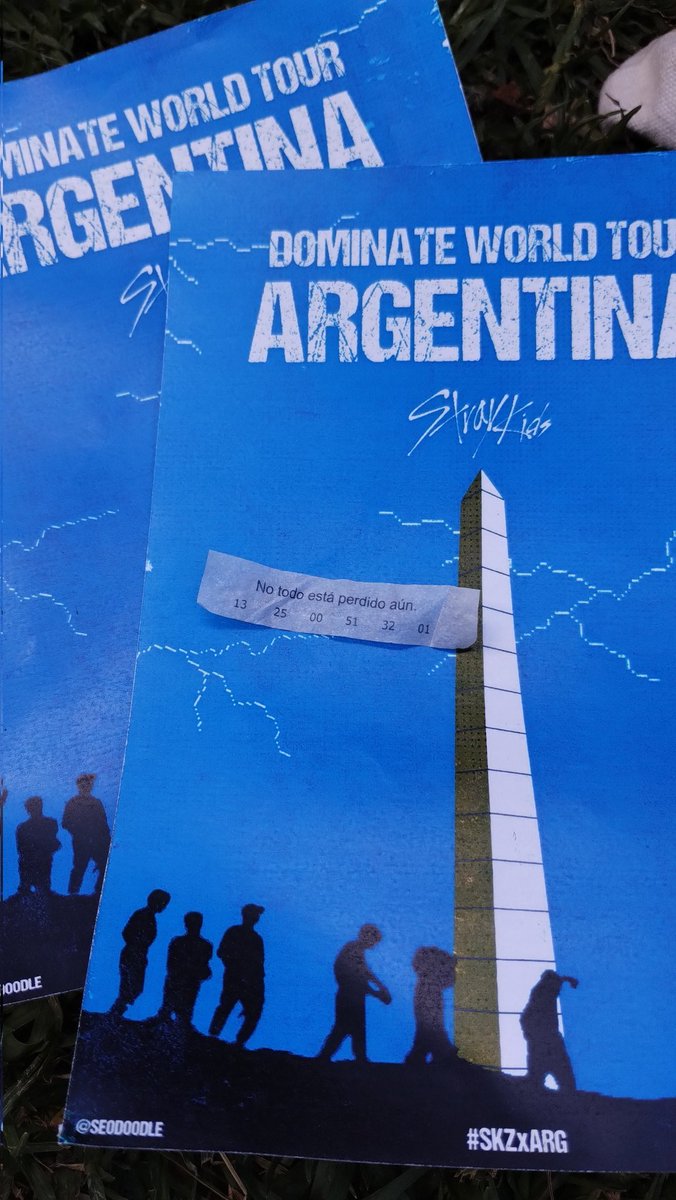 vinimos a tomar mates, nos encontramos un papel que dejaron tirado y decía esto. nada más que decir #StrayKidsxArgentina