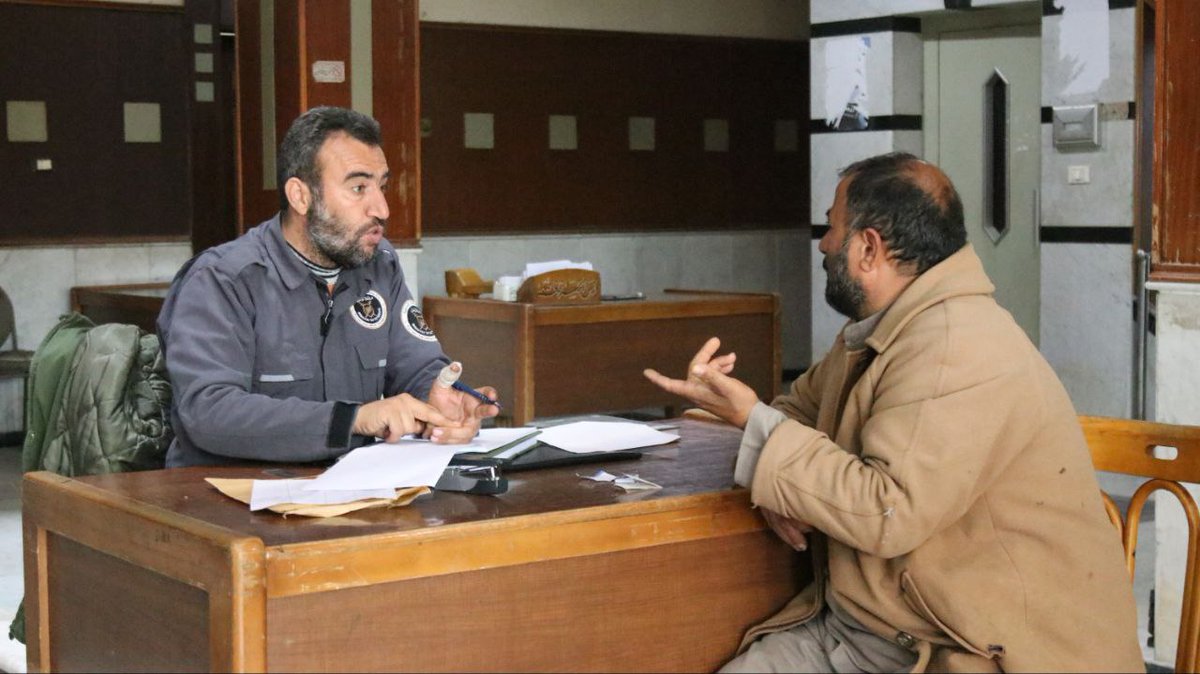 AgencyNewsSham's tweet photo. مكتب استقبال الشكاوى في قيادة شرطة #حماة يستقبل الأهالي ويستمع لشكواهم والبدء بإجراءات حلها.
#أنباء_الشام https://t.co/tHC3F1jGpY