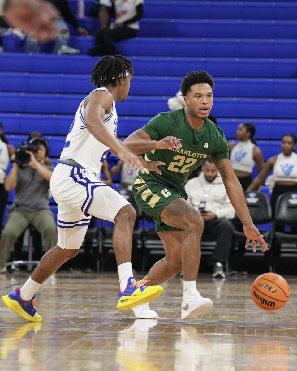 UNDER 12 MEDIA TIMEOUT

CLT 46, GSU 38

Jaehshon has a game-high 13 points (6-10 FG)

#GoldStandard ⛏️ x #jUSt