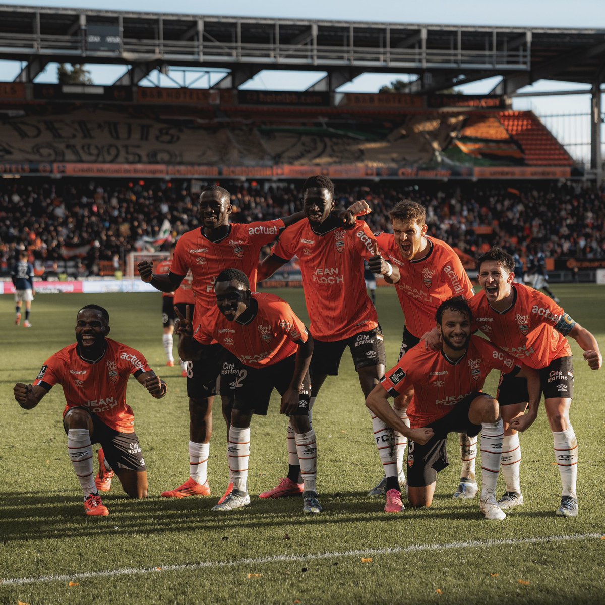 Victoire importante à la maison ! 🌋
Merci aux supporters pour cette ambiance 🔥 
<a href="/FCLorient/">FC LORIENT 🐟</a>