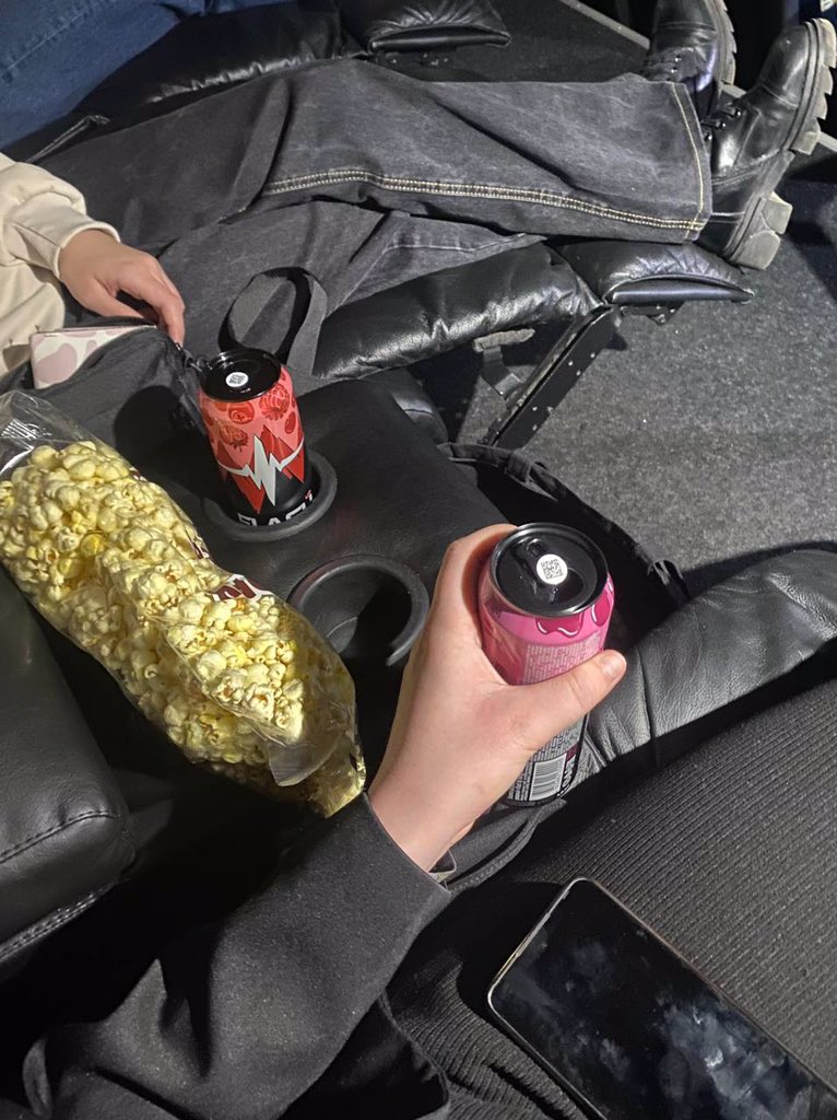 какой же я крутой, я пью энергетики, мама не жди меня ночью, флеш мне в очко