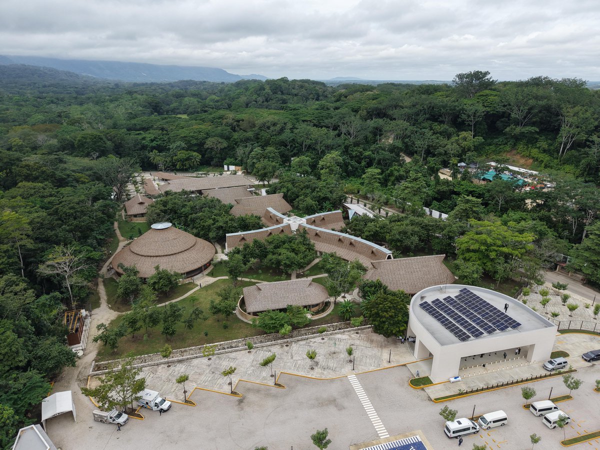 Claudiashein's tweet photo. Inauguramos el Centro de Atención a Visitantes del sitio arqueológico de Palenque. El Tren Maya es un proyecto integral de rescate y reivindicación de la cultura maya de antes y de hoy. https://t.co/irpjA7mwdG