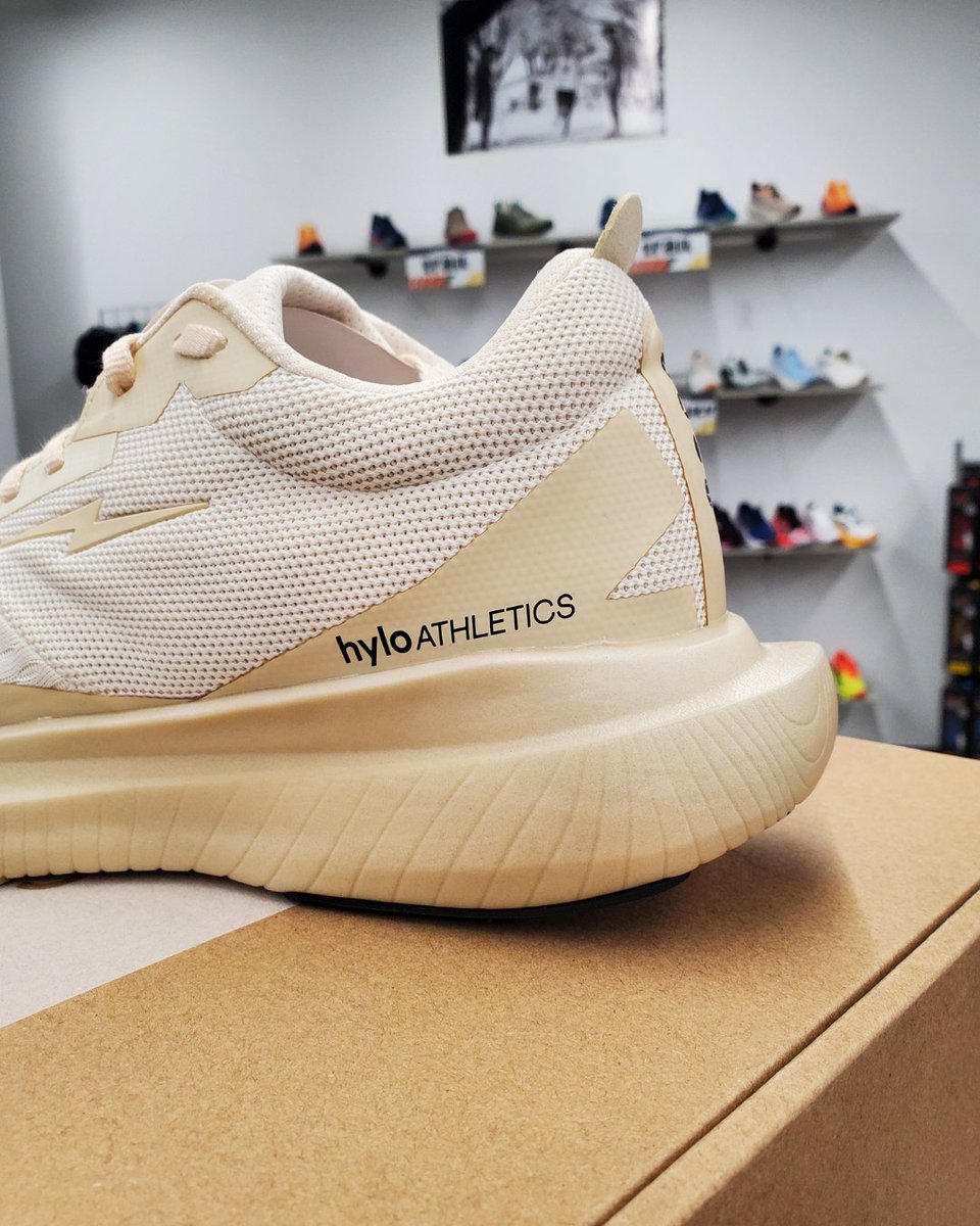 Run605's tweet image. Now launching Hylo Athletics at 605 Running Company!

Hylo Impact
Drop: 8mm
Best for: Everyday miles
Support: Neutral (but stable)
Cushion: Balanced

RUN LIKE THE WORLD DEPENDS ON IT.

#run605 #hyloathletics #siouxfalls