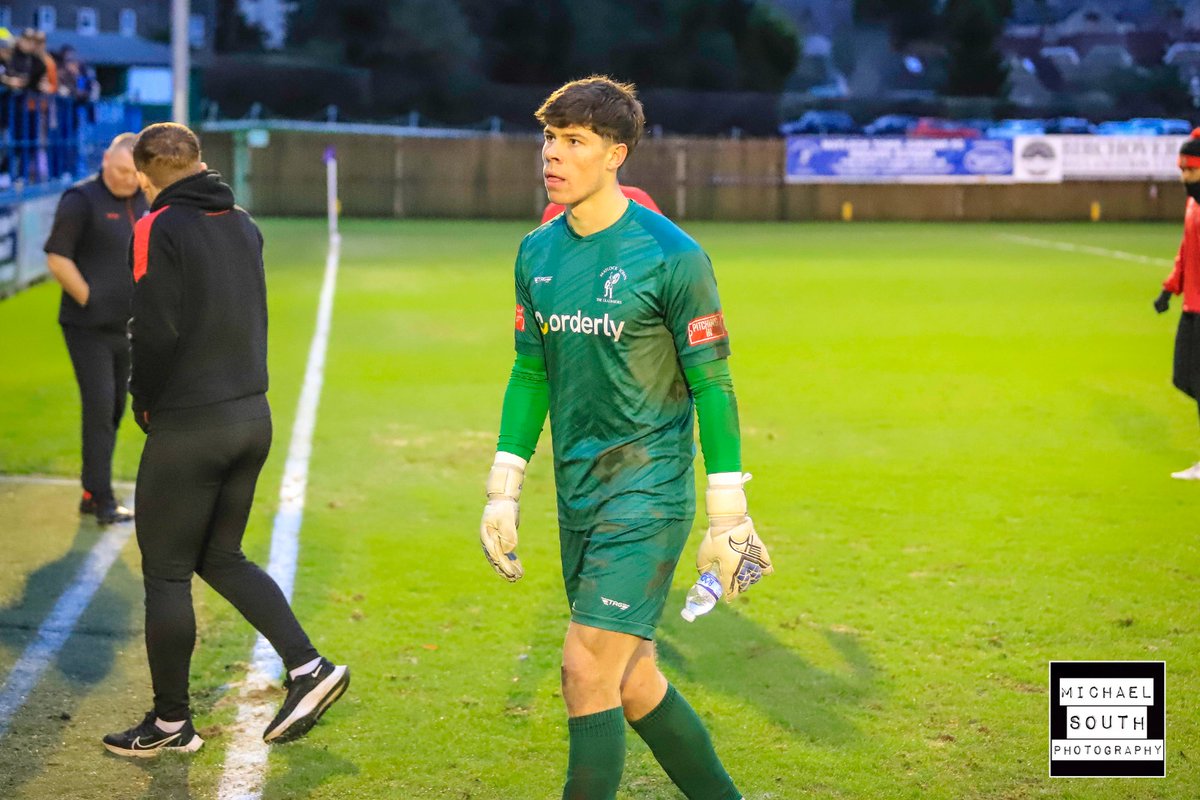 A debut clean sheet for Jake Oram who wasn't afraid to put his body on the line for those three points.

A fine performance from the young keeper.

📸 <a href="/MichaelSouthPh1/">Michael South Photography</a> 

#GladsAllOver