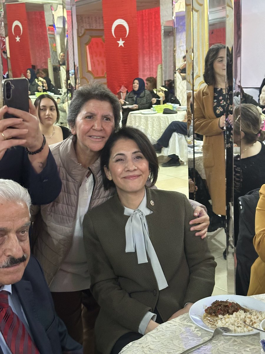 aylinyaman_'s tweet photo. “Demetevler Halk Buluşması” etkinliğindeyiz…
@CHPYenimahalle 
@AKDOGANumut https://t.co/0q5mUNRj0j