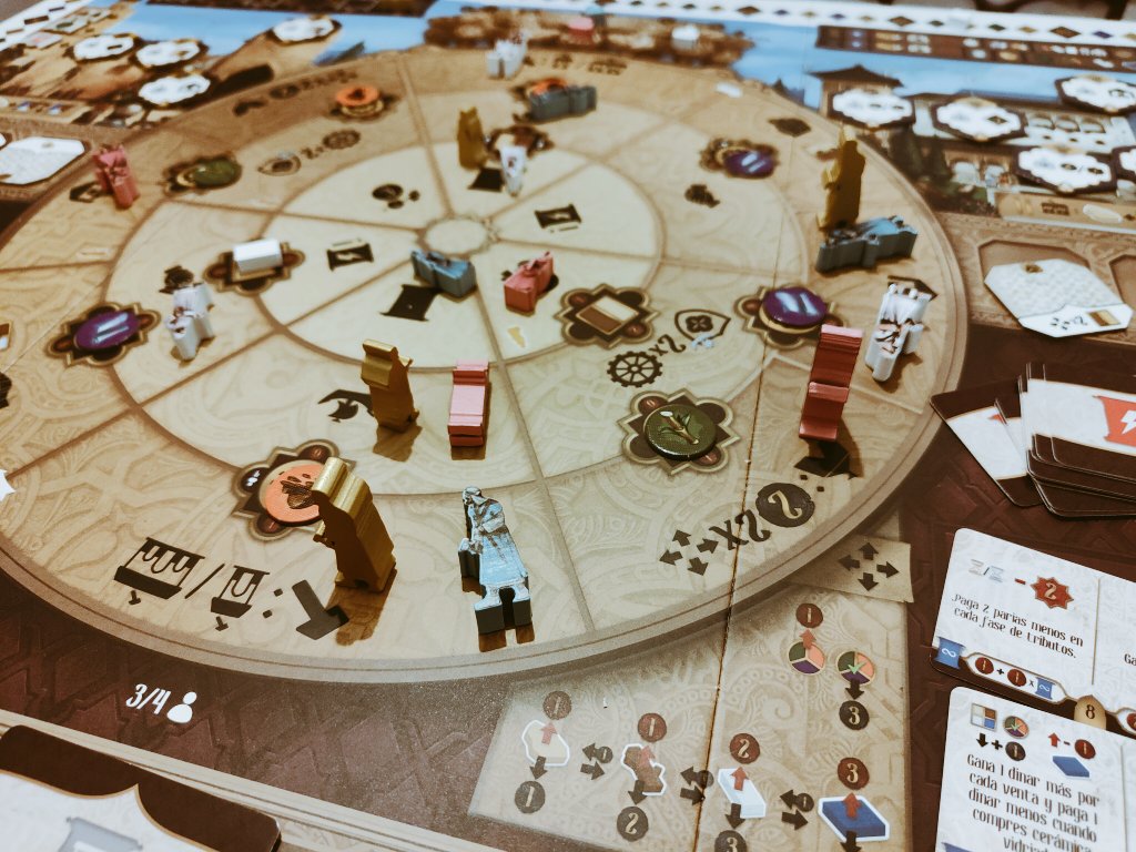 Freakconcarisma's tweet photo. Partida a tres al Sabika que siempre que lo juego pienso porqué no sale más mesa y para acabar un pradera con expansión. Bonito y siempre acabas maldiciendo que no hayas puesto algún recurso https://t.co/0wQYCCQMAP