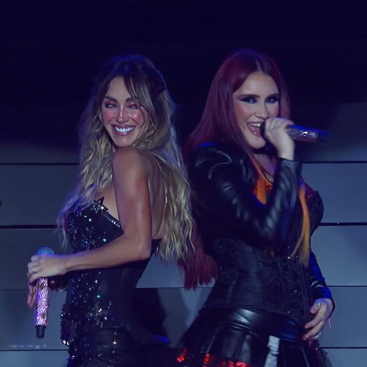 rbdmaniaco's tweet photo. MAIS UNIDAS DO QUE NUNCA! Anahí compartilha story na festa de aniversário de Dulce María, com a legenda "Nunca é tarde demais"! Amamos essa amizade ☮️⭐️ https://t.co/8DzTKDDJ3g