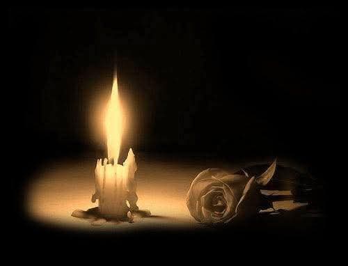 مع مرور الوقت...
ستعلم الشمعة أن الذي أهلكها كان الخيط الصغير الذي كانت تحتضنه بداخلها✋