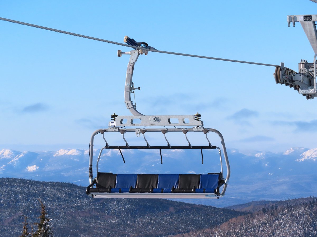 liftblog's tweet photo. An all day ticket to ride Mont Grand-Fonds' gorgeous new six pack cost me $40.80 US. Ski rental package $39.77. Food was cheap but microwaves were also available for families to bring their own. Reasonable pricing may have something to do with Quebec's 6+ million annual visits. https://t.co/x2pkaAuQtC