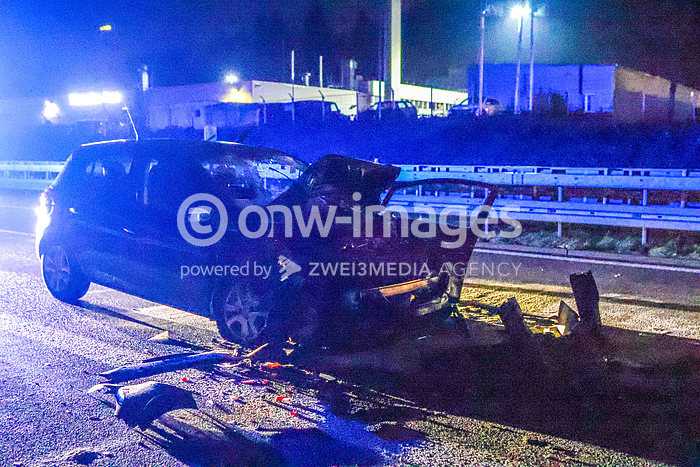 Ein Unfallfahrzeug steht nach einem Unfall auf der Bundesstraße 29 kurz vor dem Einhorn-Tunnel bei Schwäbisch Gmünd. Eine Frau wurde schwer verletzt, es bildete sich ein kilometerlanger Stau. 

Foto: onw-images / Stephan Klaiber+++ © onw-images +++ 14.12.2024