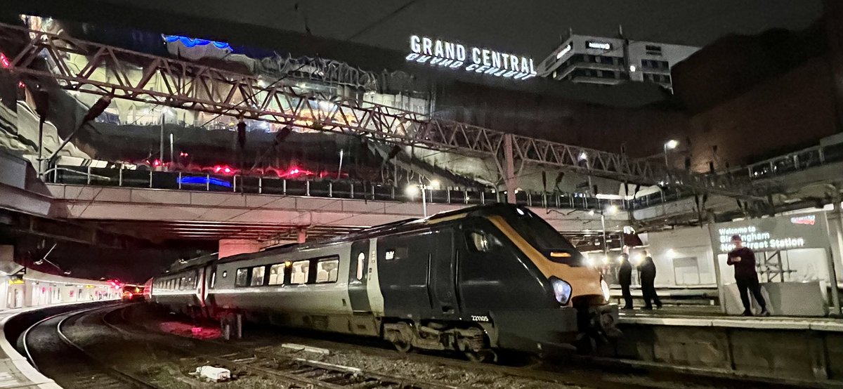 PlatformEdge1's tweet image. Quick trip into Birmingham on the last Avanti Voyager!

Been on a lot of these with Avanti and they are quite good #Class221 #voyager