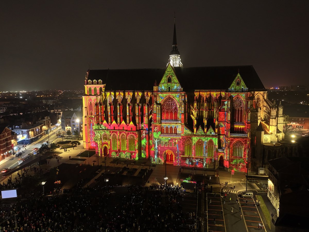 🤩Venez admirer le plus grand mapping des Hauts-de-France tous les jours jusqu’au 29 décembre, de 17h30 à 21h30 et jusqu’à 22h les vendredis et samedis à la Basilique ! 

Ne manquez pas ce moment magique et spectaculaire, haut en couleurs, en son et en émotions !