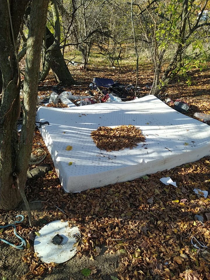 judit_fa's tweet photo. En puente jardín de la victoria hay un vertedero incontrolado en la misma parcela del último parque infantil del paseo del Obregón, es un peligro para las criaturas que juegan en este sitio fotos de 14/12/2024 https://t.co/UaE6IailsV