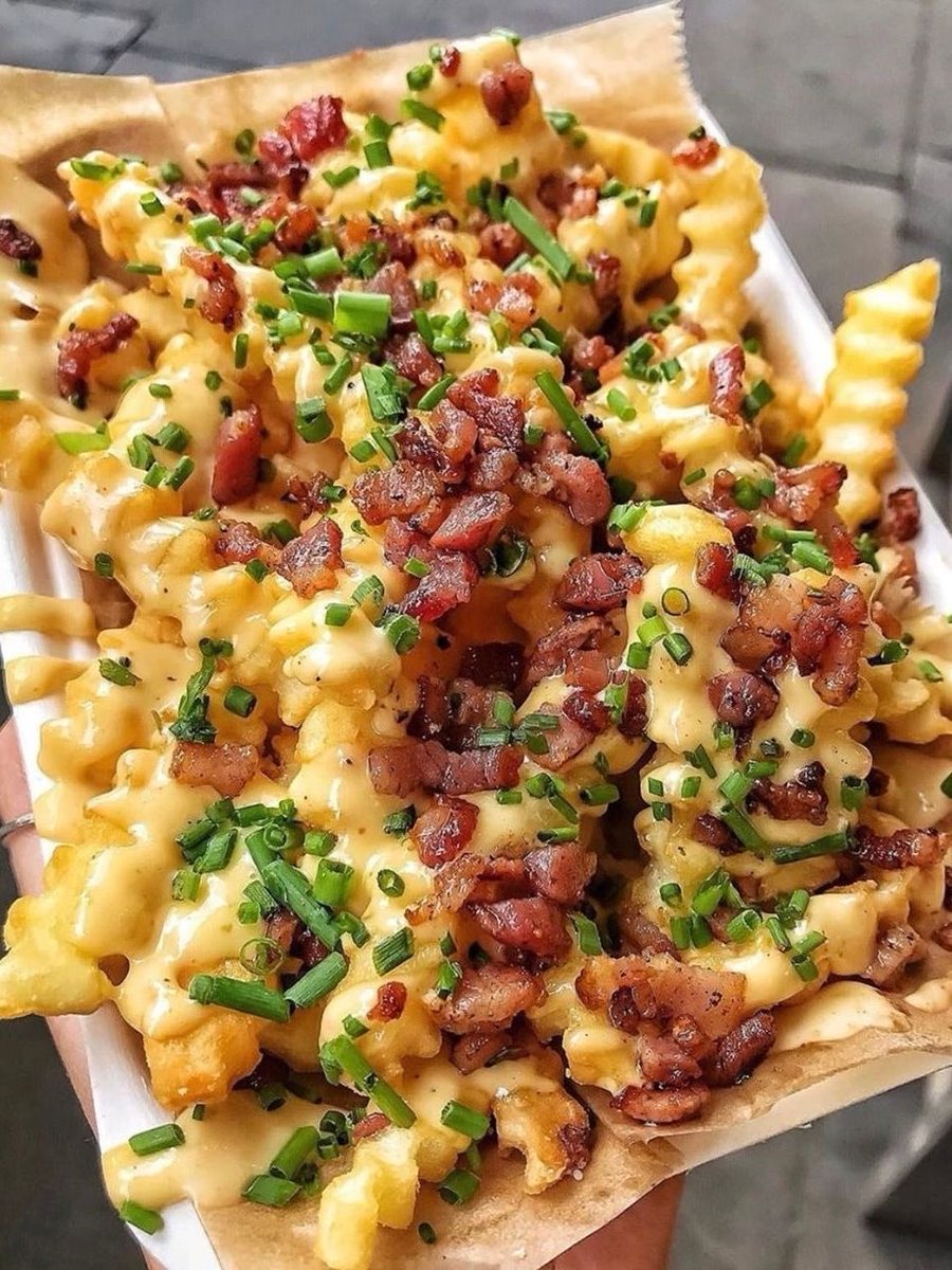 FoodPleaser's tweet photo. Bacon Cheese Fries https://t.co/2px1ObKFKg