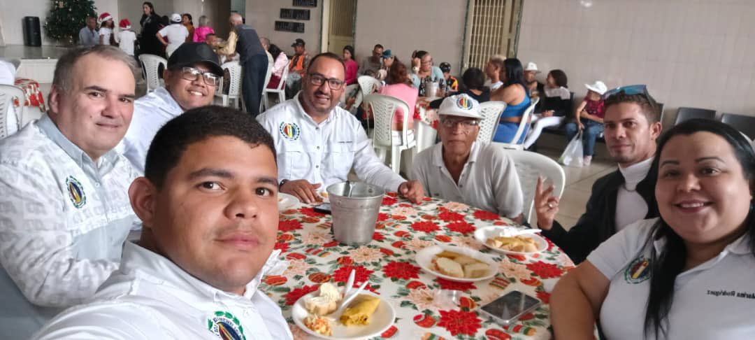 En Lara se realizó el Hallacazo ADeco en “La Pochocha” con las puertas de par en par, junto al vicepresidente del partido <a href="/SanchezFortoul/">Roberto Sanchez Fortoul</a>, las autoridades secciónales, militantes, simpatizantes y amigos. #AcciónDemocrática se fortalece para continuar en el 2025 de frente. 🏳️