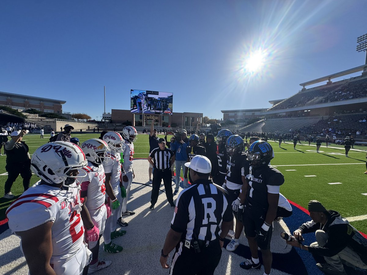 MrJDavis96's tweet photo. North Crowley will receive to start this game! https://t.co/E5WkbwX971