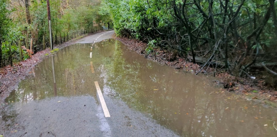 ChurtLife's tweet photo. Churt Advent Quiz Day 14🌲🎅

Where in Churt would you find this flooding?

Easy one I think...🤔 https://t.co/W7Vd1HQ8mo
