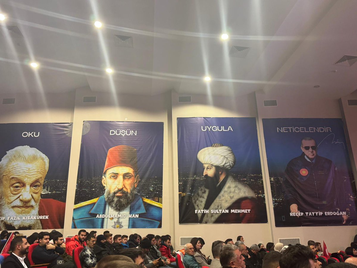 📍Çankaya
Bizler, Geleceğe yön veren, Hedefleri doğrultusunda yılmadan ilerleyen Ak Gençlik Etimesgut Ailesiyiz. İlerlediğimiz bu yolda bize destek olan, İl Başkanımız Sn.<a href="/hakanhanozcan/">Hakan Han ÖZCAN 🇹🇷</a>  İl Gençlik Kolları Başkanımız Sn.<a href="/efedemirhann/">Ülkü Efe Demirhan</a> ilçe Gençlik Kolları Bașkanımız <a href="/_emrecanklc_/">Emre Can Kılıç</a>