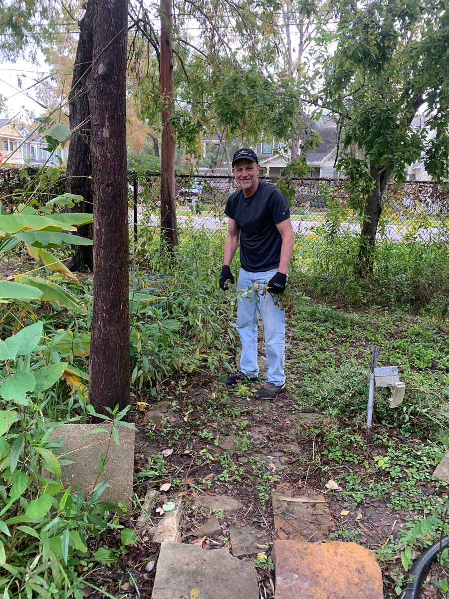 Thank you Pastor Andrew and Hope  Lutheran crew for supporting <a href="/HelmsDLSchool/">Helms Elementary</a> wetlands. @HISD_Wraparound @RubioCDWrap