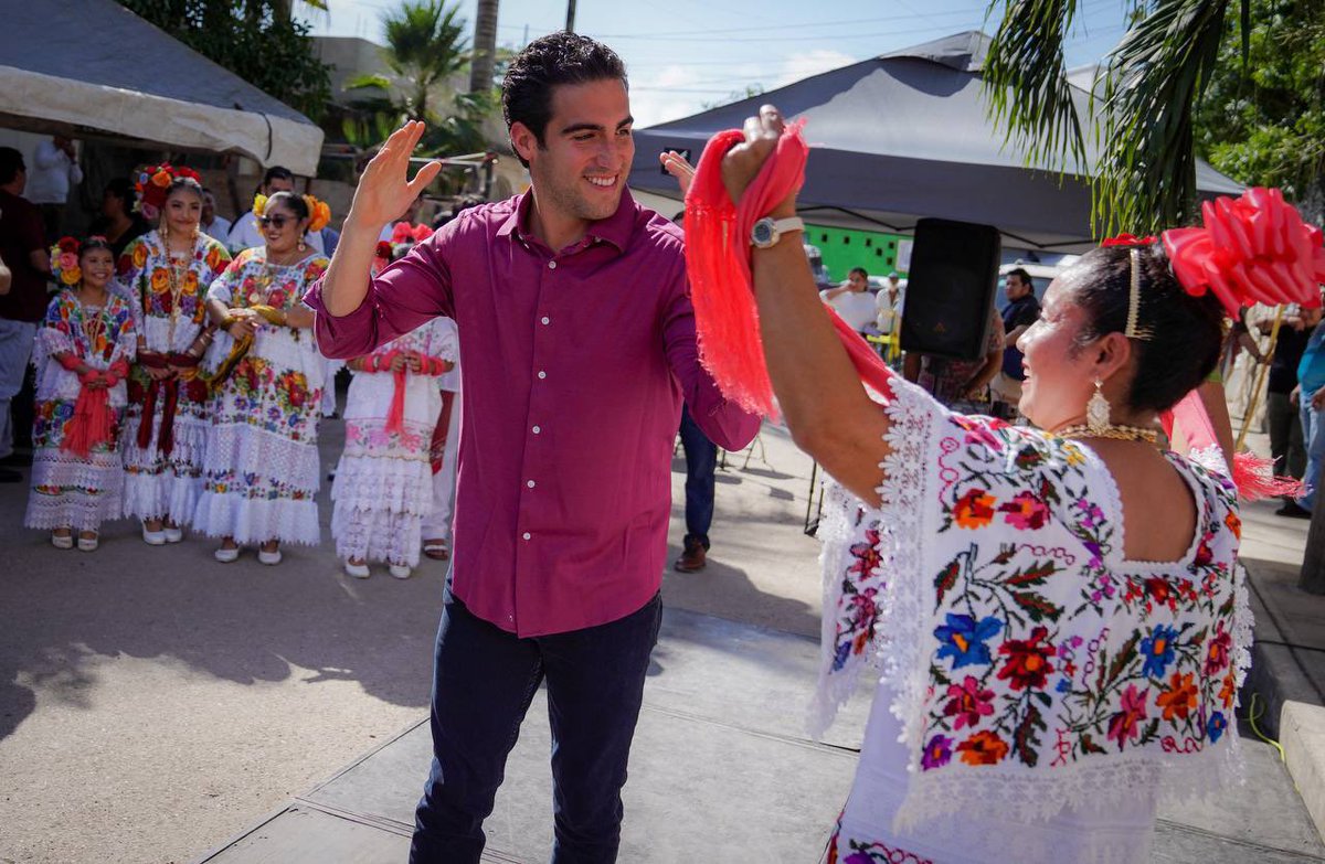 GinoSeguraV's tweet image. MORENA está haciendo historia en Quintana Roo 🤝 Hoy pude convivir con compañeras y compañeros #Transformadores de nuestro Movimiento en Tulum: pasamos un gran momento y refrendamos nuestro compromiso con la Cuarta Transformación.

#SomosMillones 🙌