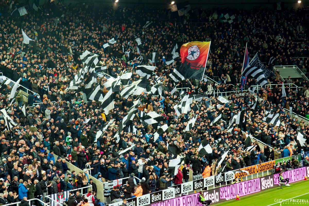 toonarmy59's tweet image. Wor Flags getting their message across in support of NUST and the FSA campaign of Stop Exploiting Loyalty- the players performing on the pitch with a comfortable win against the Foxes @worflags @nufctrust @Nusc2023 @NUFC #stopexploitingloyalty #NUFC #NEWLEI #toonarmy