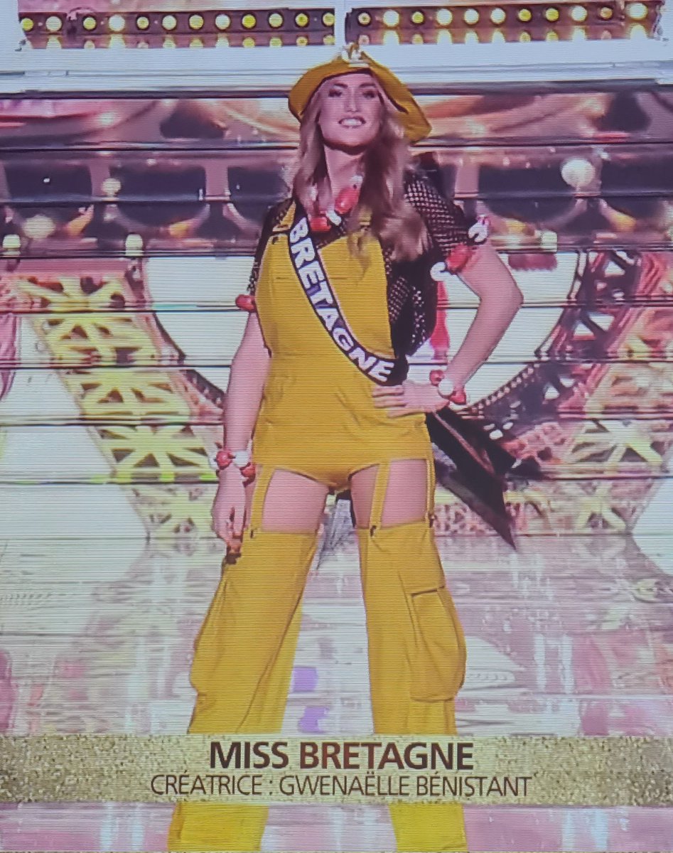 Charl_emm's tweet image. Personne:
Les parisiens en week-end à St-Malo: 
#MissFrance2025